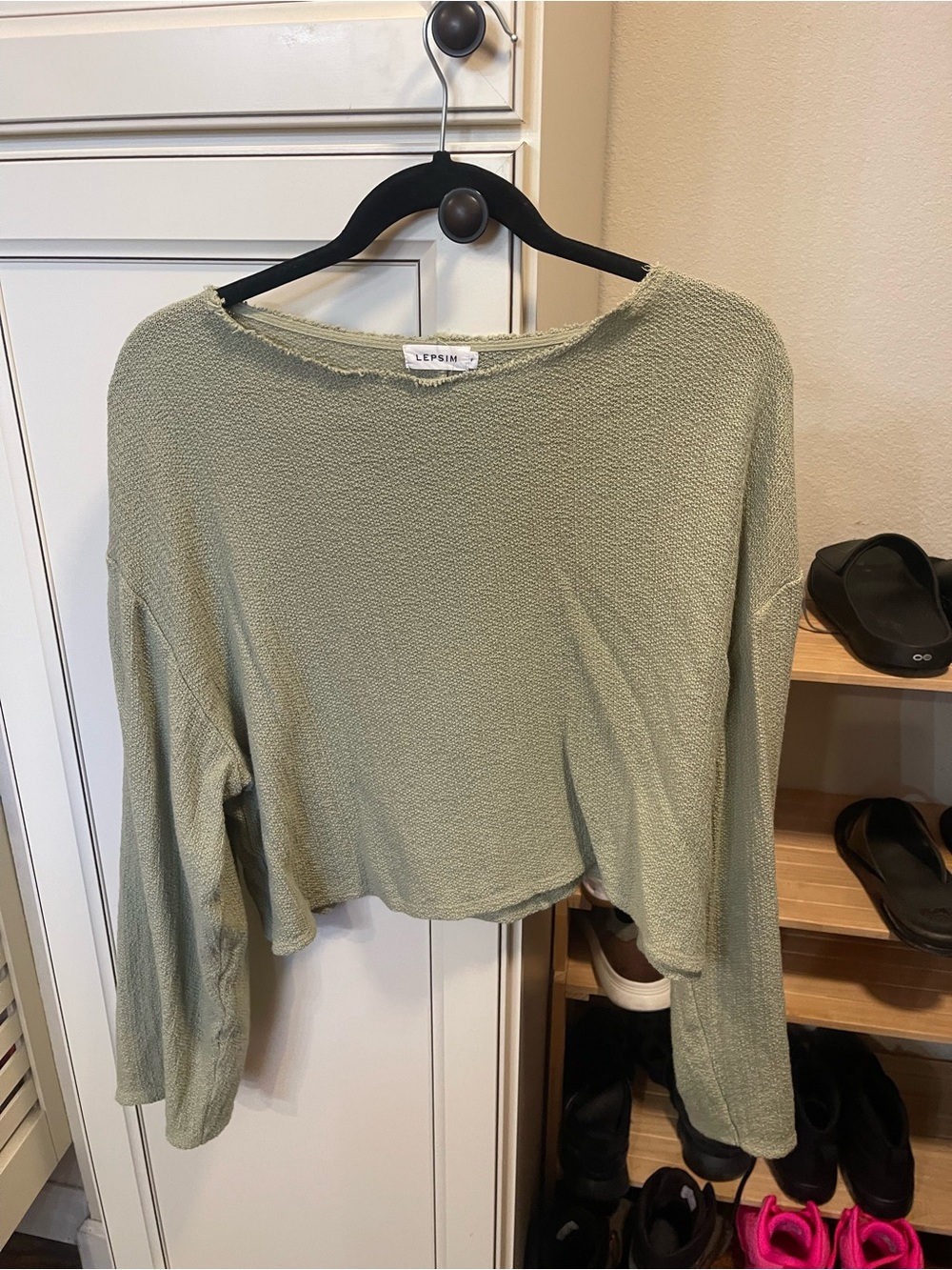 Lepsim Japanese Olive Green Lightweight Long-Sleeve Crop Top